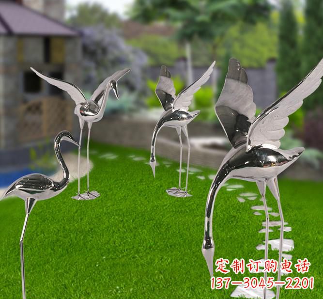 广西不锈钢园林展翅仙鹤雕塑给人们带来神秘的艺术之美
