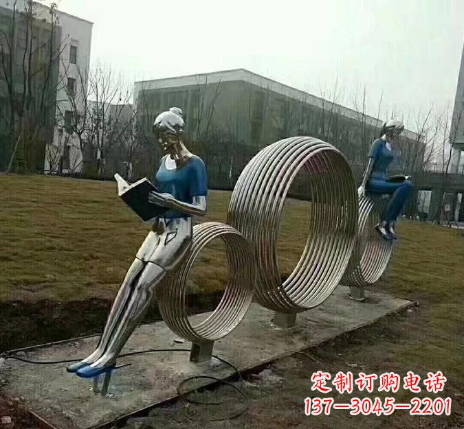 广西圆环读书人雕塑