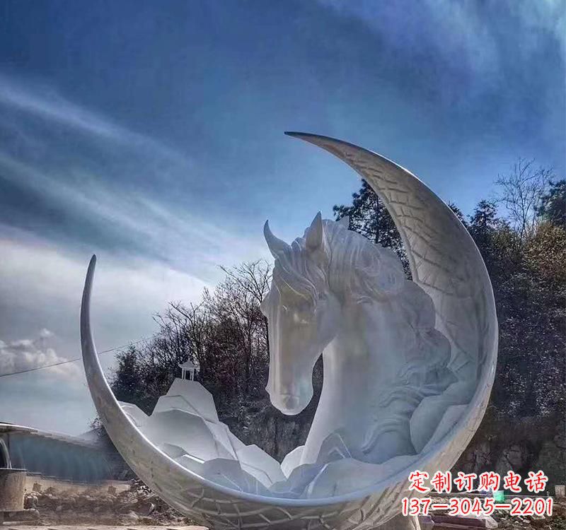 广西月亮的美丽缠绕——不锈钢月亮马雕塑