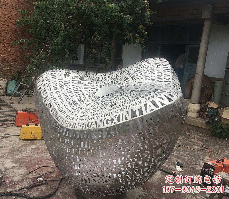 广西不锈钢元宝雕塑精美外形与精美文化