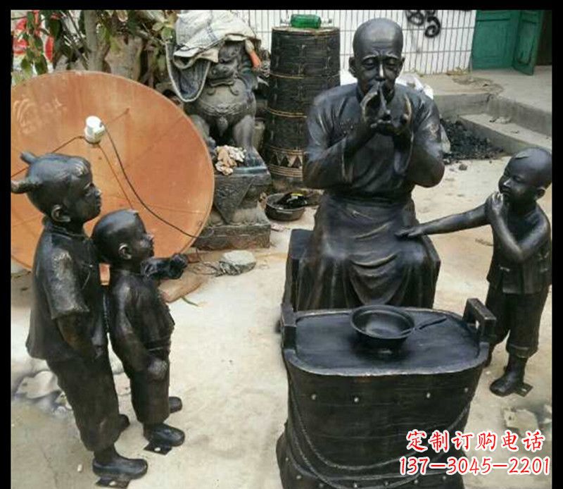 广西糖果街上的铜雕精灵