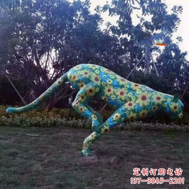 广西玻璃钢彩绘豹子雕塑艺术与自然的完美结合