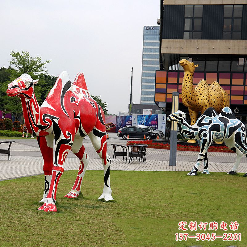 广西彩绘骆驼不锈钢雕塑城市园林的精美装饰