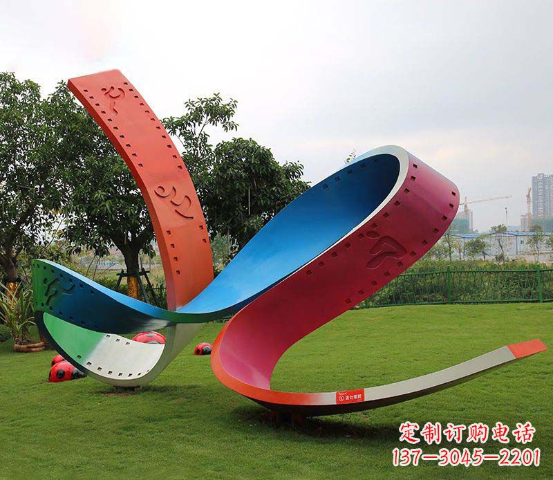 广西动态彩色不锈钢胶卷雕塑