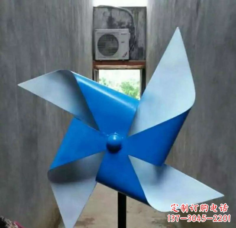 广西色彩斑斓的不锈钢风车雕塑