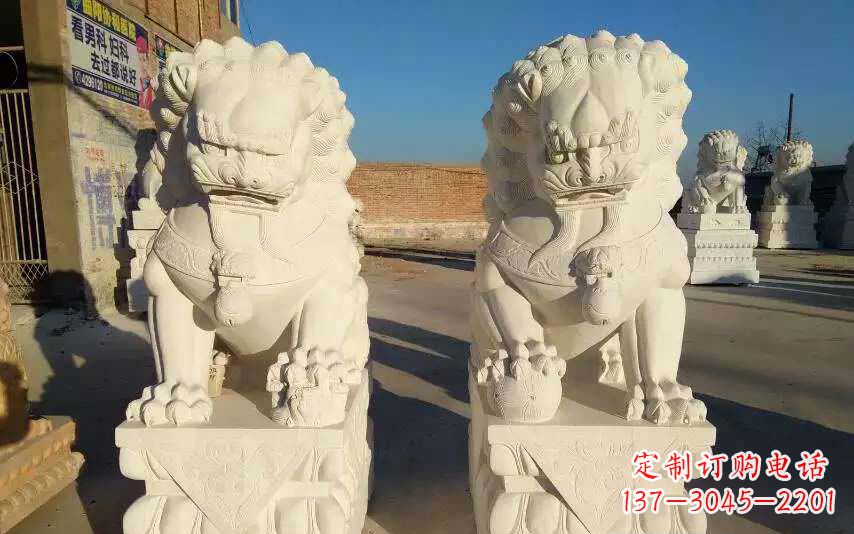 广西踩球狮子石雕塑