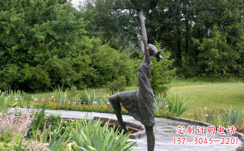 广西唱歌跳舞的女孩人物公园铜雕
