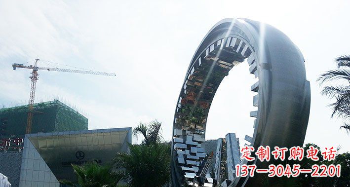 广西美丽而优雅的不锈钢圆环雕塑