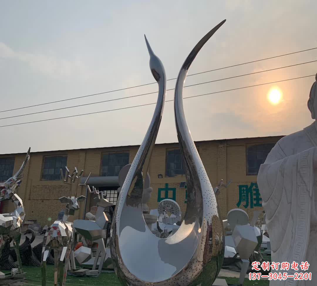 广西雕塑镜面天鹅