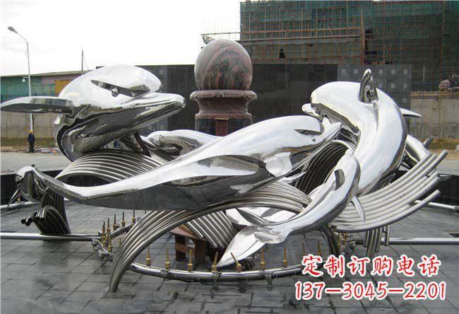 广西城市中的海豚雕塑