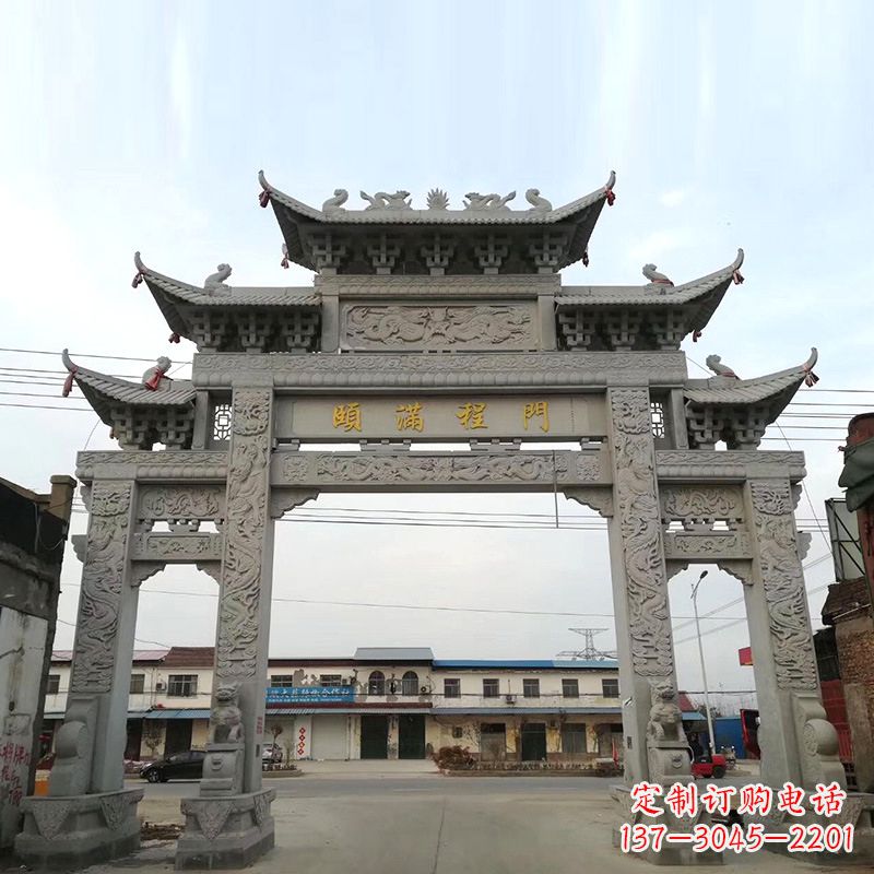 广西城市街道仿古石雕牌楼