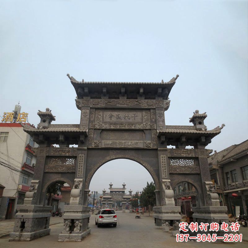 广西城市街道仿古三门石雕牌楼