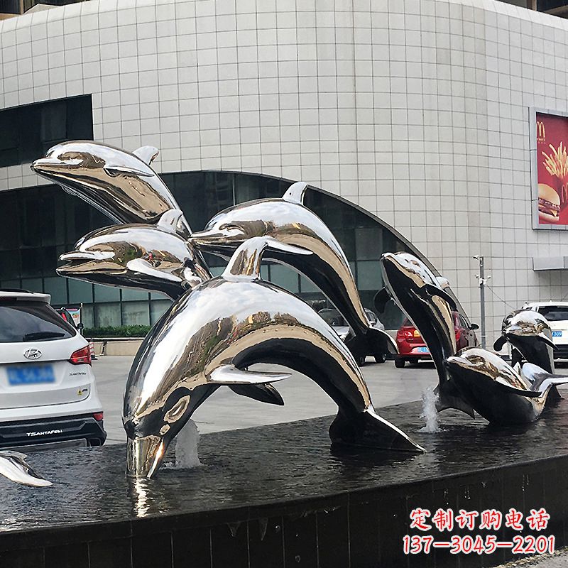 广西海豚雕塑点亮城市商场的不锈钢镜面水景