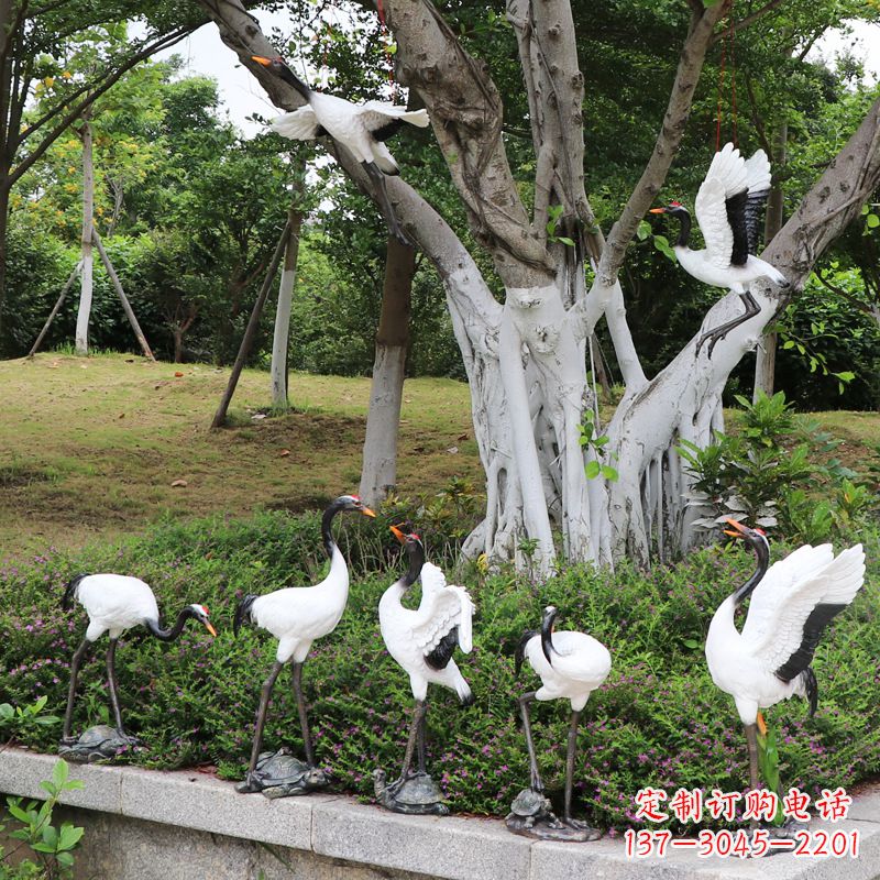 广西美丽的仙鹤雕塑