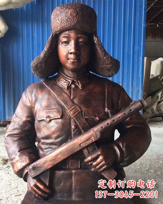 广西雷锋雕塑象征着无私奉献的力量