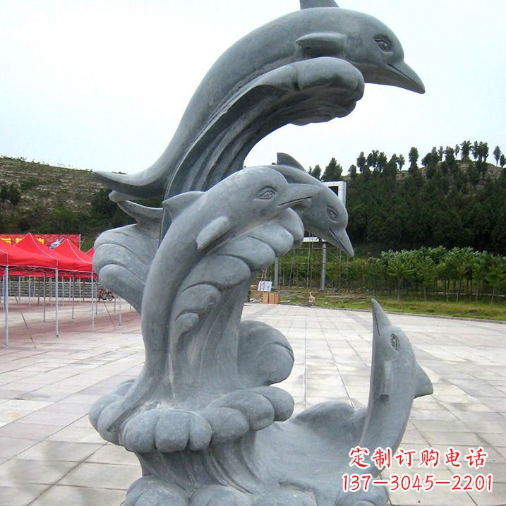 广西海豚雕塑凝聚着美丽与动感