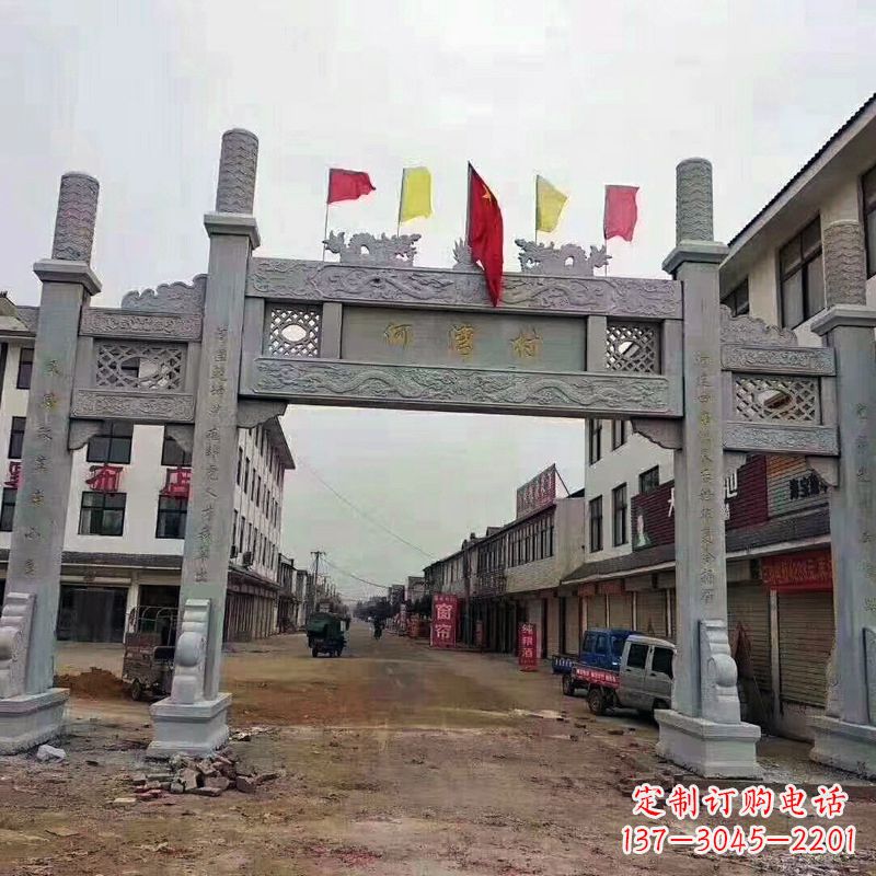 广西冲天式三门石雕牌坊传承中国古典文化精髓