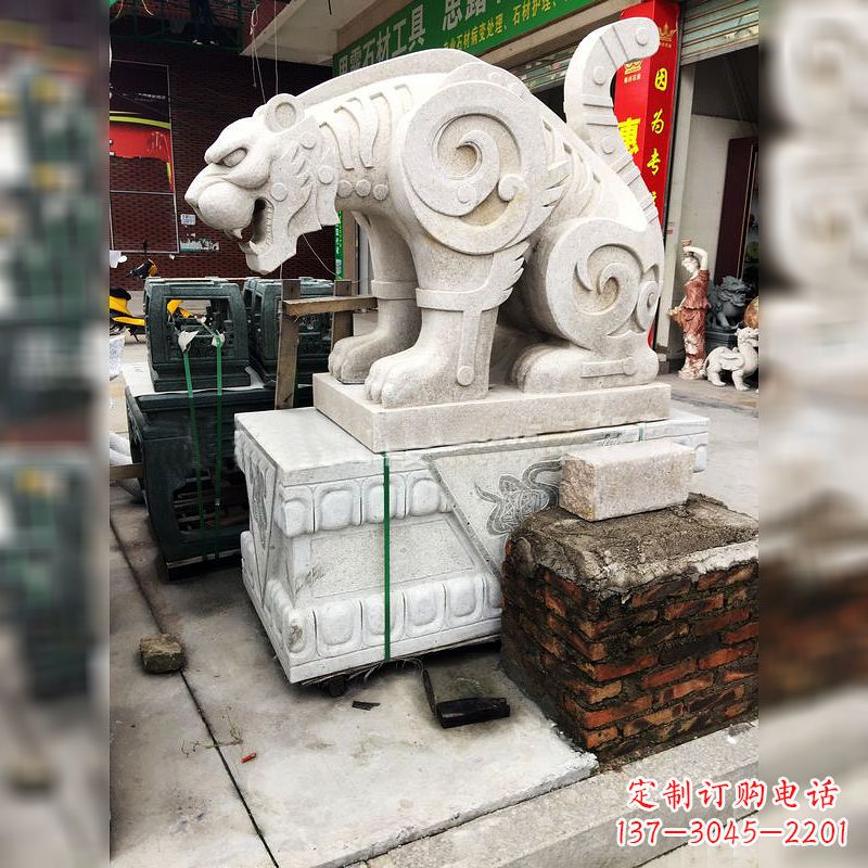 广西大理石广场大门上的精美豹子雕塑
