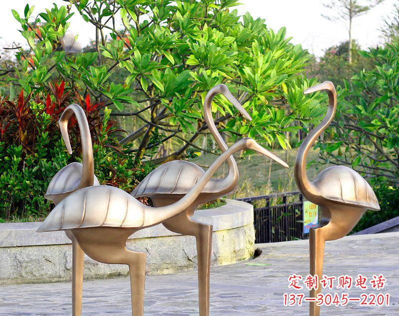广西丹顶鹤雕塑传承悠久的中国传统艺术