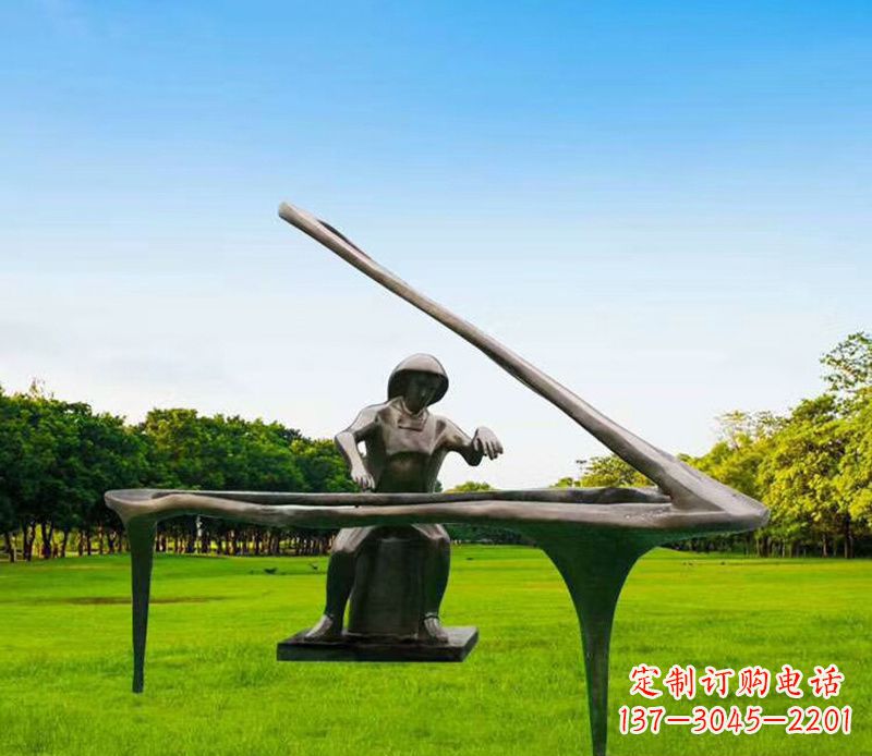 广西抽象弹钢琴的人物铜雕2