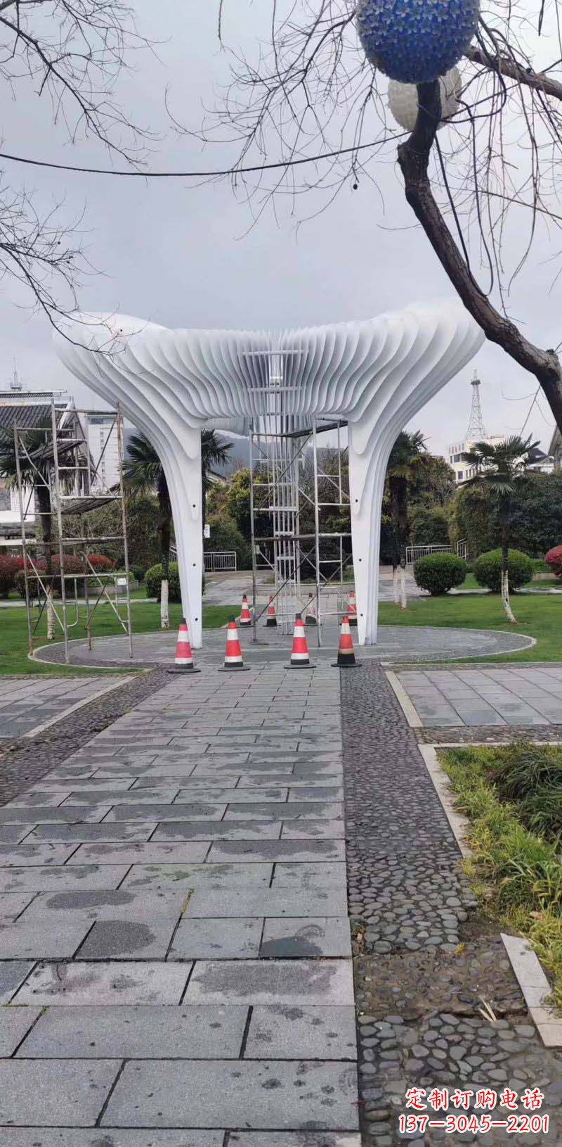 广西拱门雕塑融入现代设计的古典美感