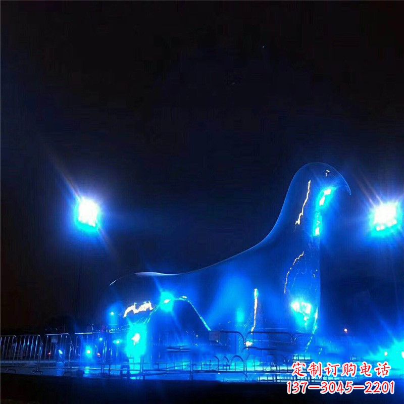广西鸽子雕塑彰显夜景灯光之美