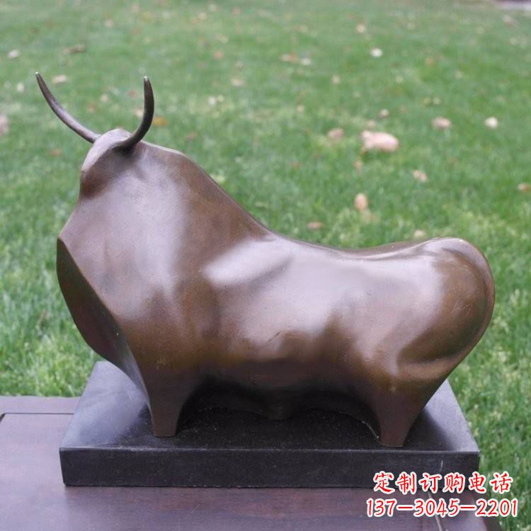 广西抽象十二生肖铜牛动物雕塑摆件