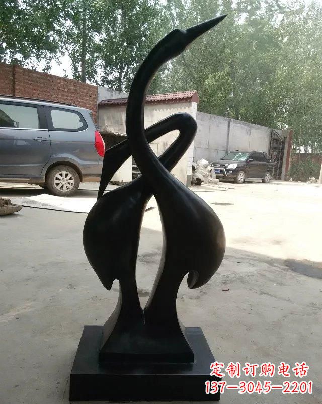 广西精美的天鹅雕塑