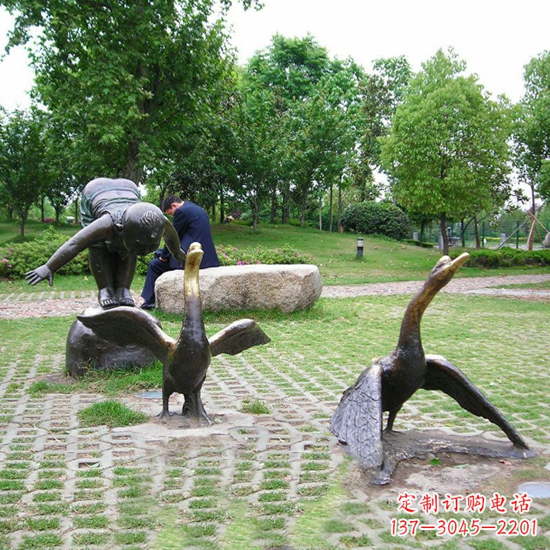 广西纯铜天鹅雕塑精美的艺术品