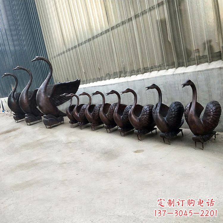 广西精致的铜质天鹅雕塑
