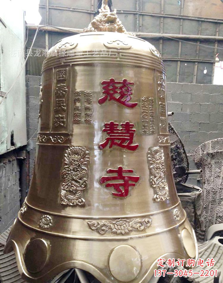 广西慈慧寺著名铜钟雕塑