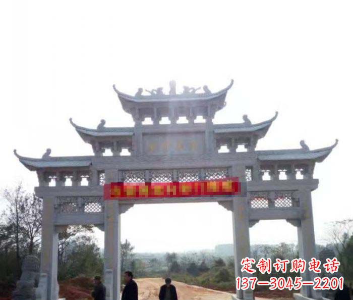 广西三门石雕牌楼古老而精美的雕塑
