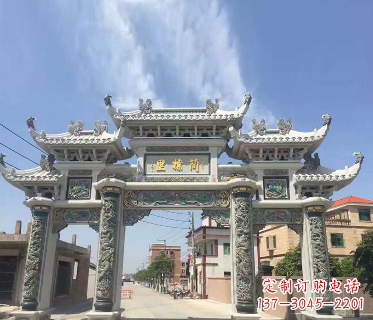 广西传承古老技艺 牌坊雕塑美化村庄
