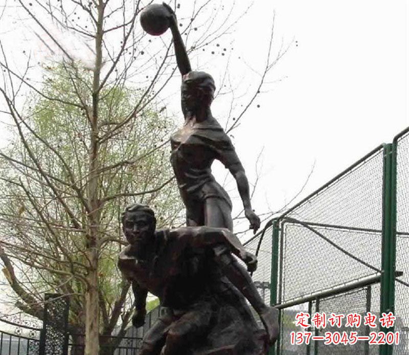 广西打篮球的运动员铜雕