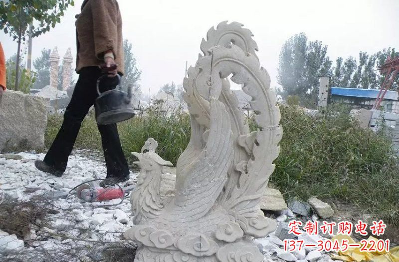 广西凤凰雕塑传承瑰丽的古老文化