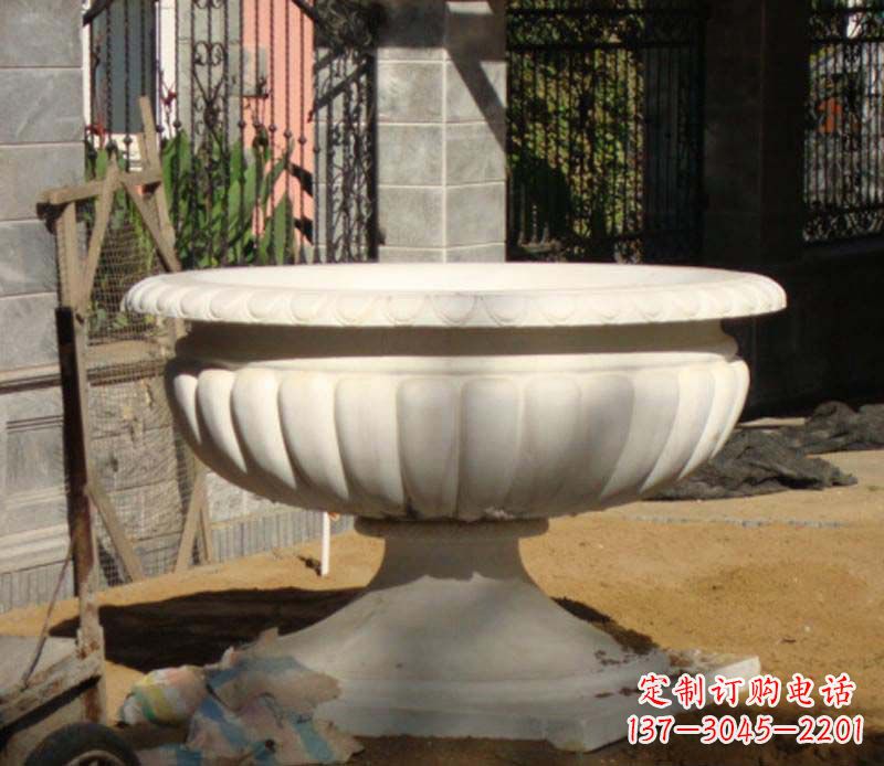 广西精美大理石花盆雕塑