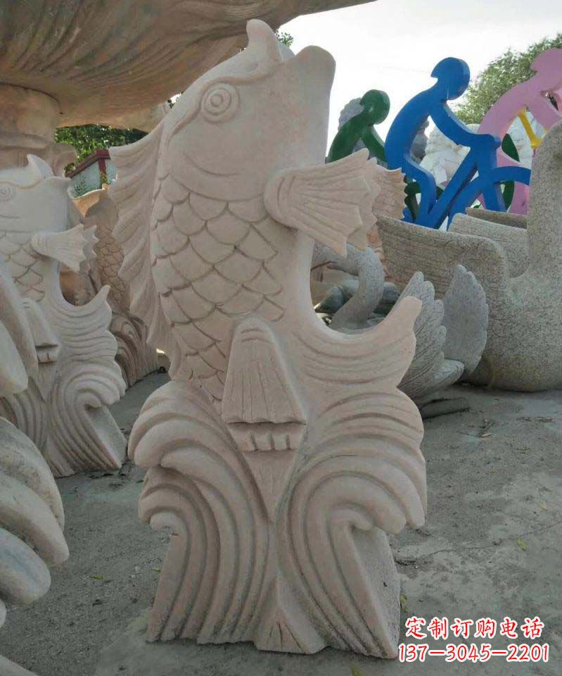 广西大理石艺术装饰绚丽多彩的鲤鱼雕塑