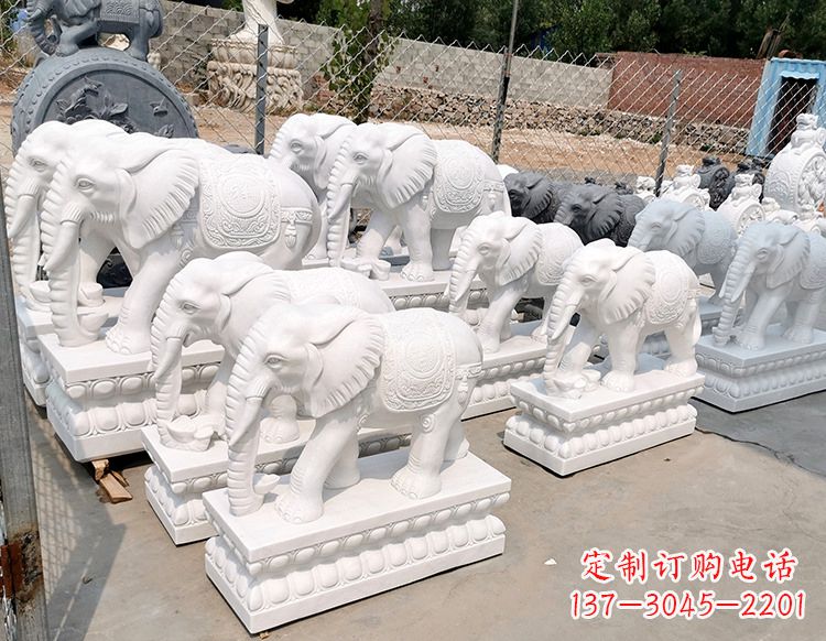 广西大桥上的大象石雕