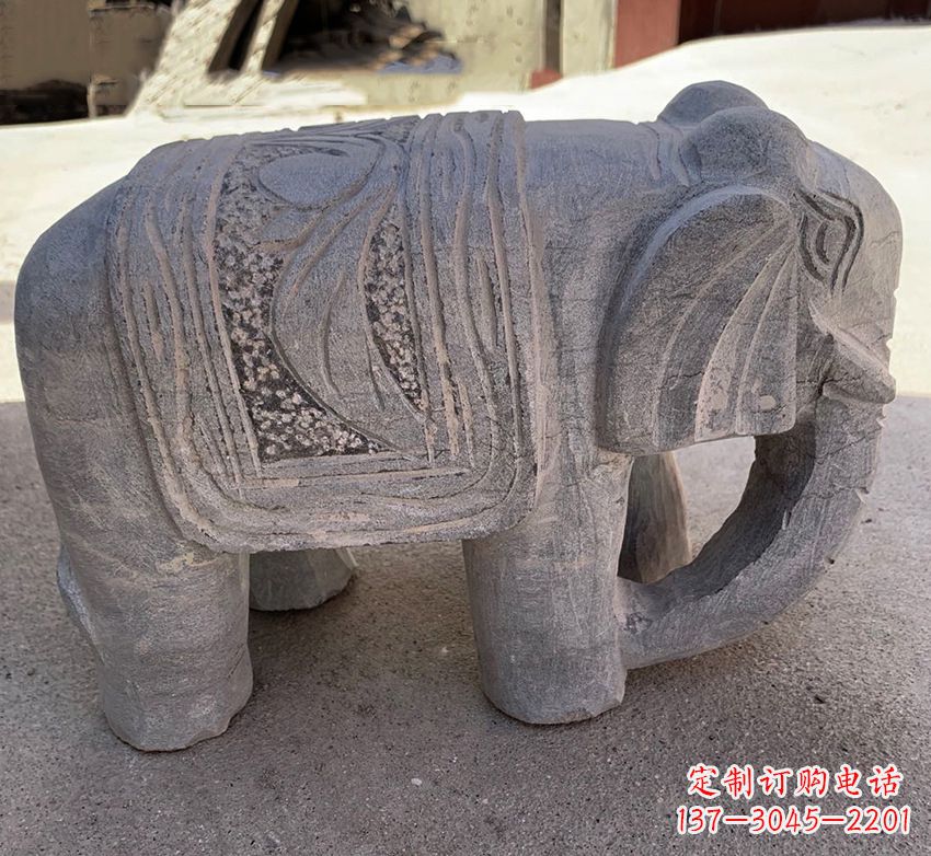 广西大象可爱石雕