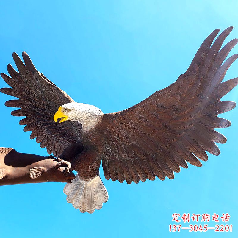 广西精致仿真老鹰玻璃钢雕塑