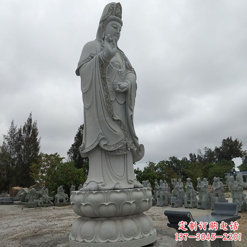 广西大型青石滴水观音石雕