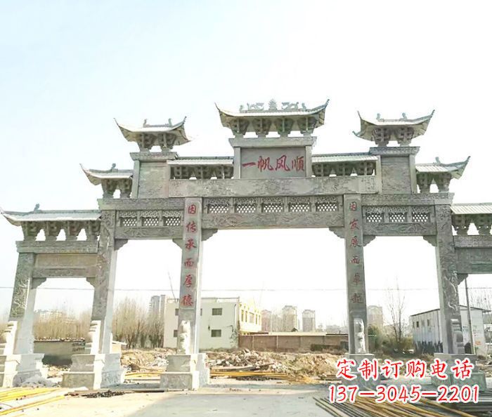 广西别具一格的大型五门石雕牌楼