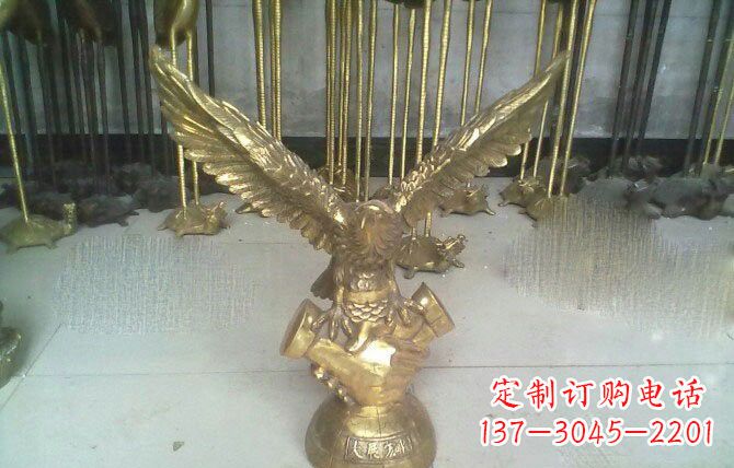 广西大展宏图老鹰铜雕展现雄鹰的威严和气势