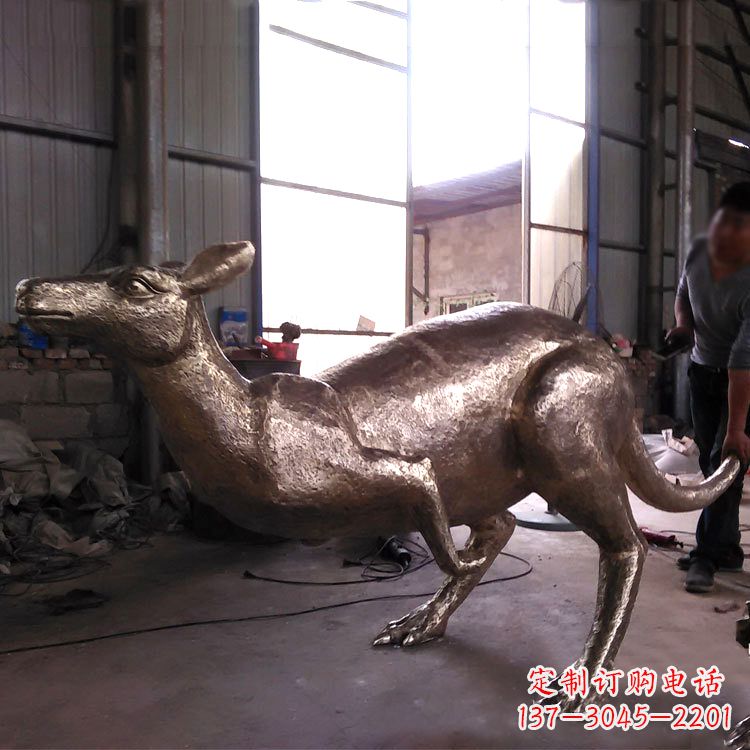 广西袋鼠纯铜雕塑