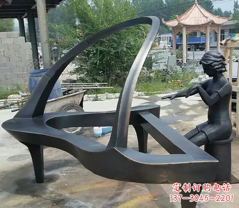 广西钢琴抽象铜雕
