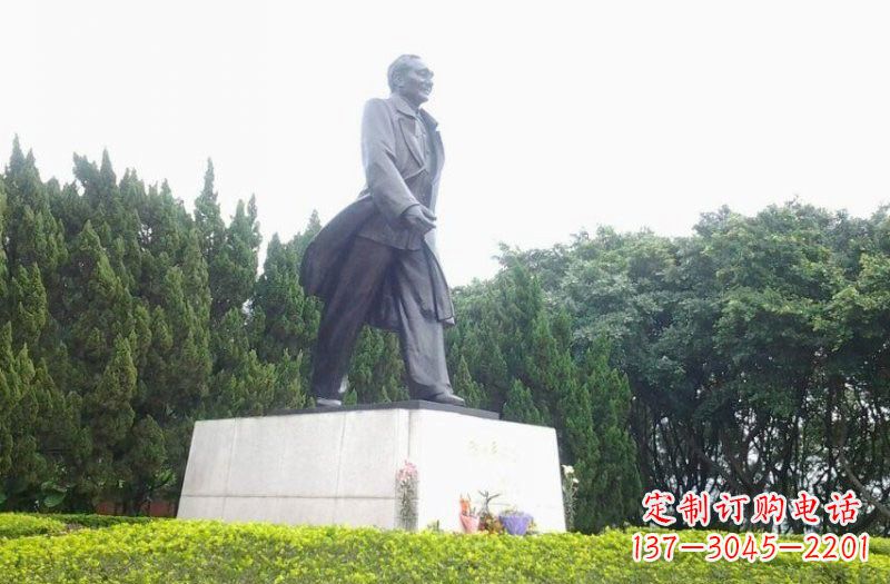 广西邓小平铜雕