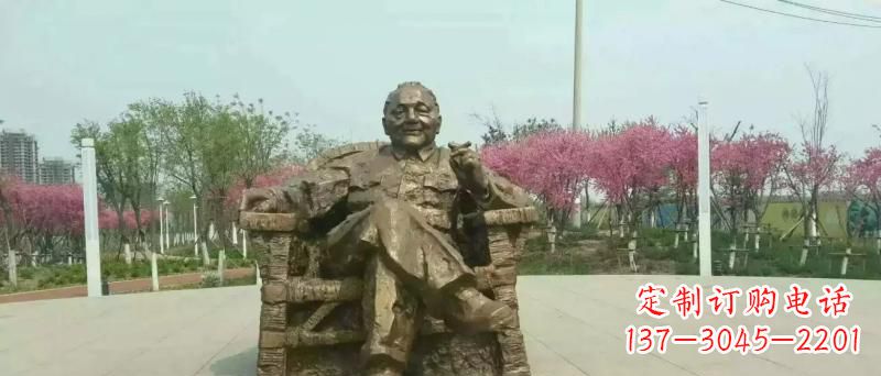 广西邓小平坐式铜雕