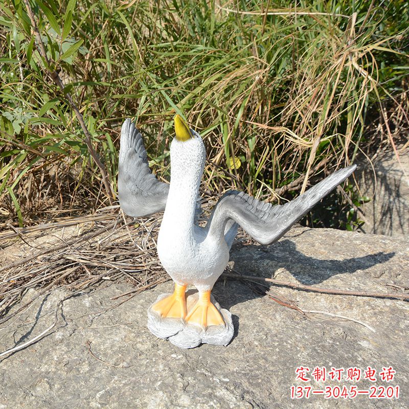 广西雕塑少女与和平鸽