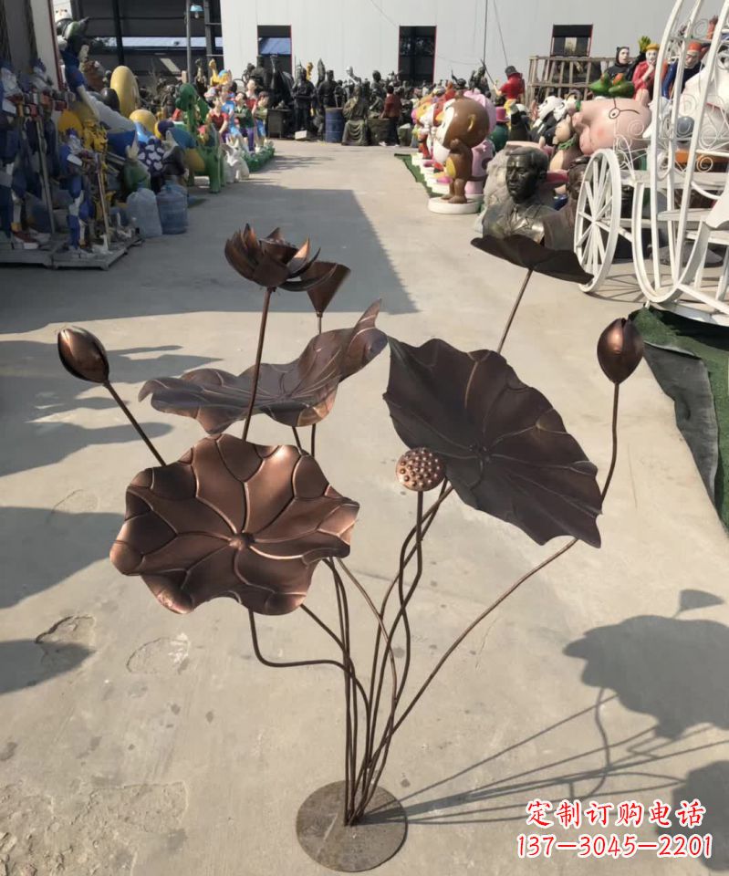 广西精美锻铜荷花雕塑