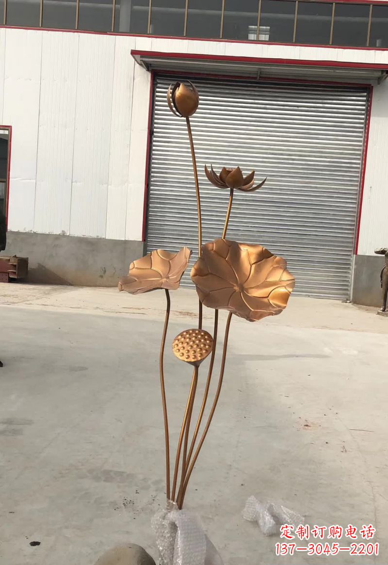 广西古典锻铜荷花雕塑